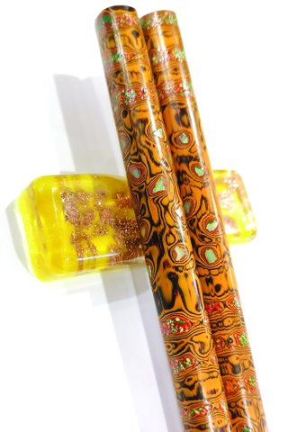 Brilliant (金碧辉煌) Design Lacquered Art Wooden Chopsticks and Porcelain Holders Dining Set